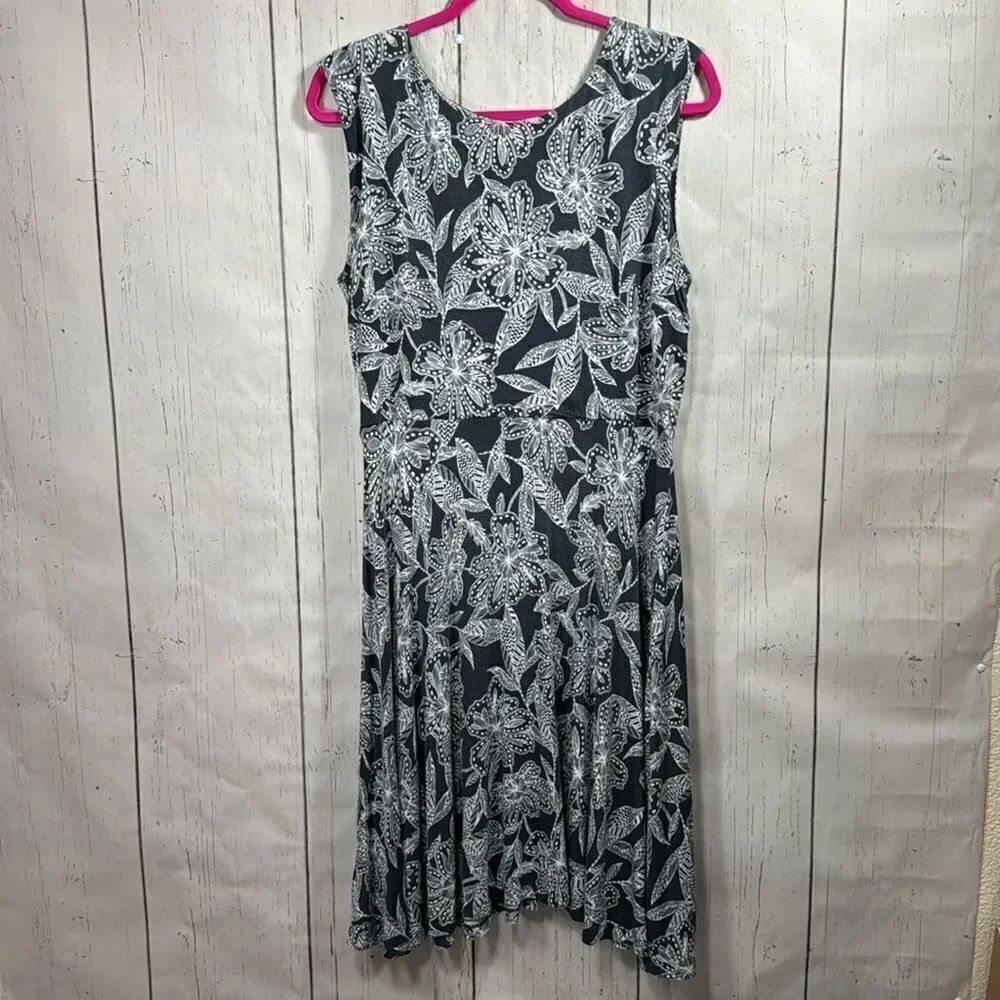 Loft Gray White Floral Fit Flare Dress Sleeveless Feminine Cottagecore Romantic